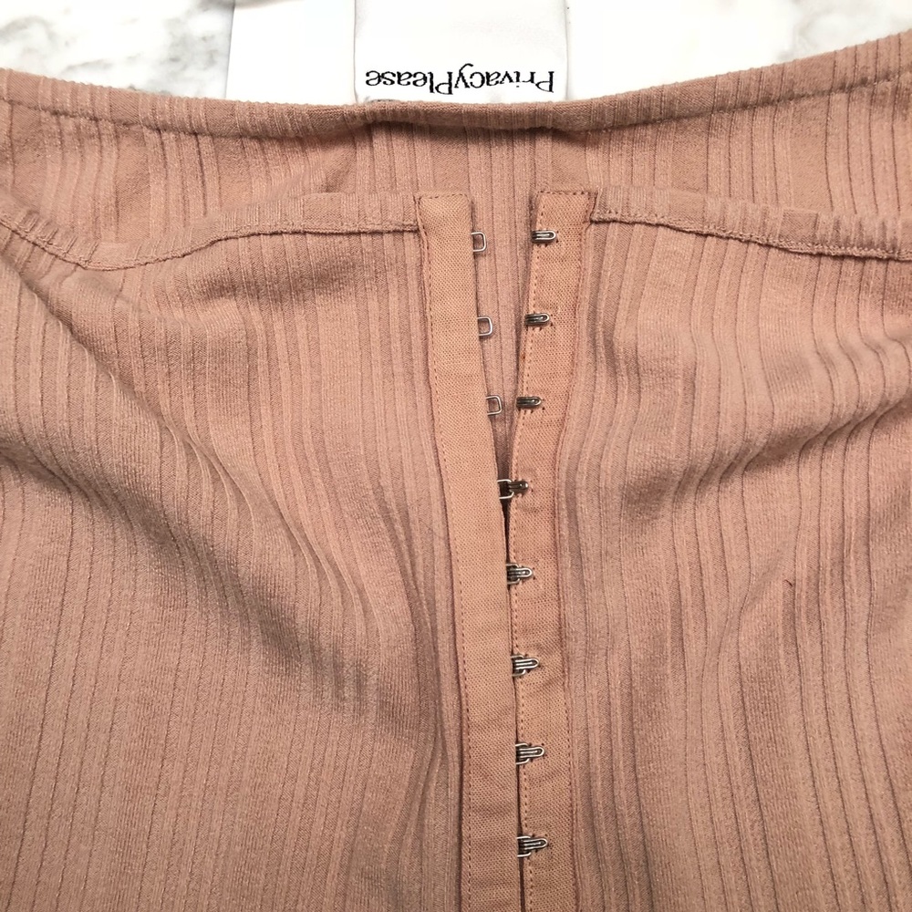 Privacy Please | pink-nude off the shoulders crop - Picture 5 of 6